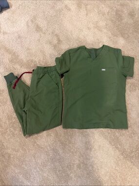 Figs Men's Olive Green Scrub Set